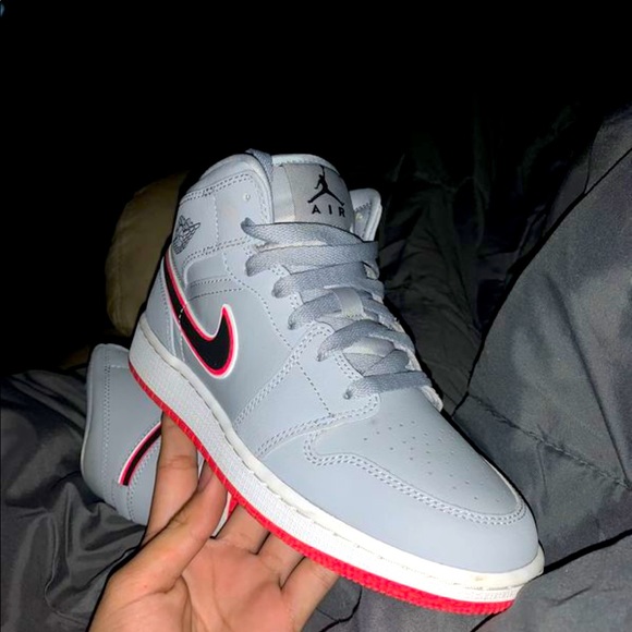 jordan 1 mid wolf grey racer pink black